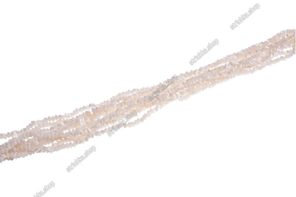 Намистини Хрусталь Трикутник 4x2.7мм, 125-130шт./нит. №38 AB Light Cream Opaque
